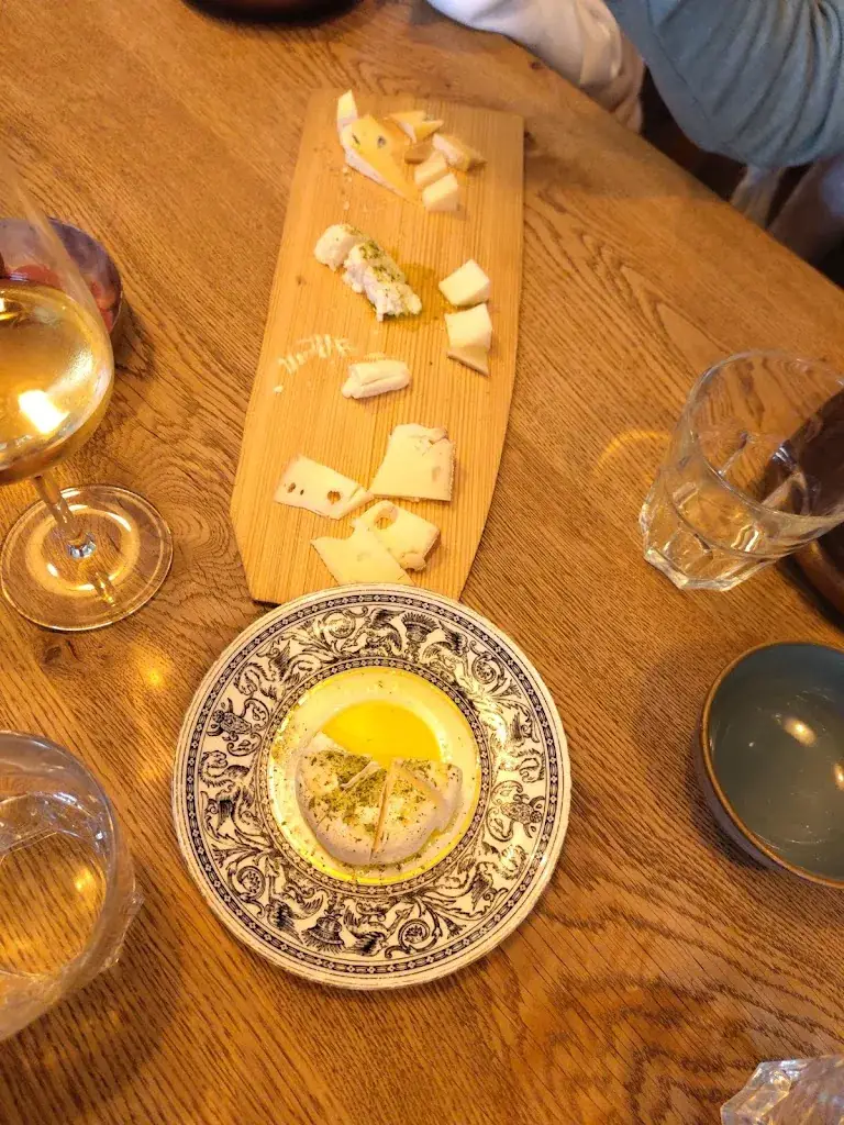 M. Leo_Café Paradiso_Bulle_review