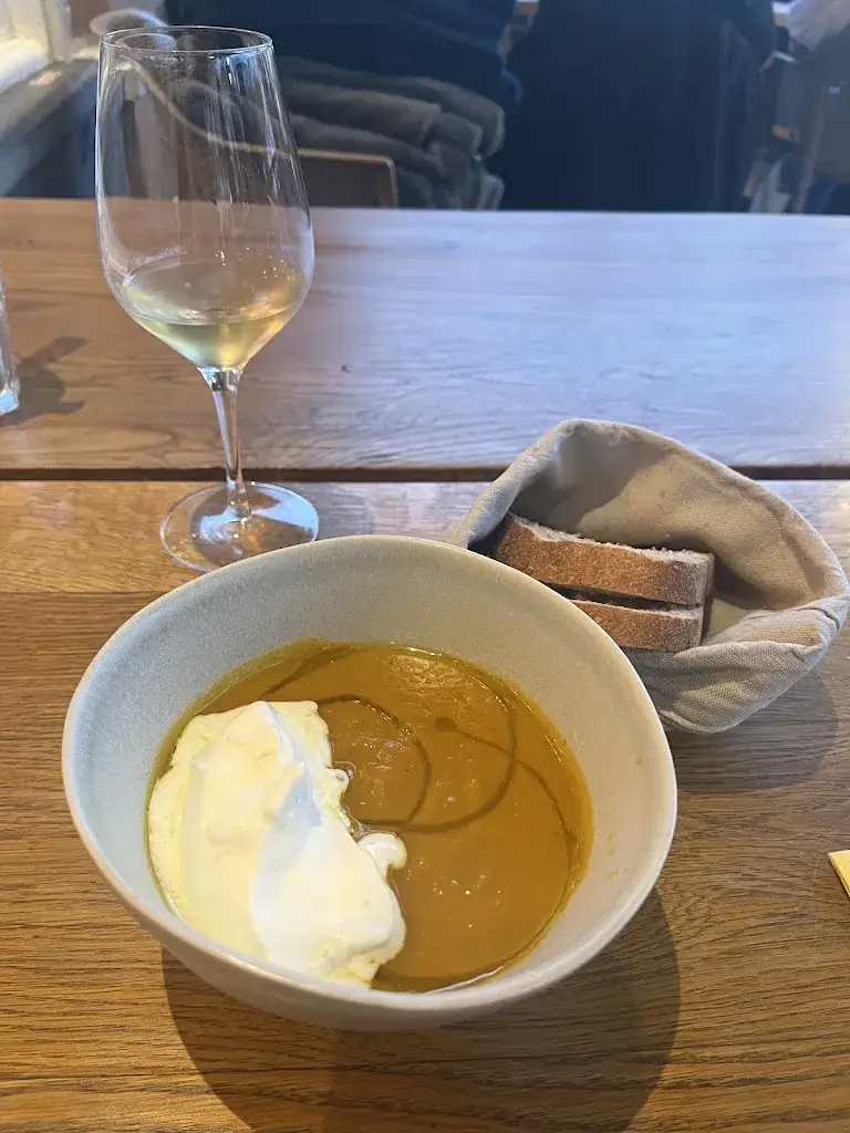 Rebecca Navarro_Café Paradiso_Bulle_review