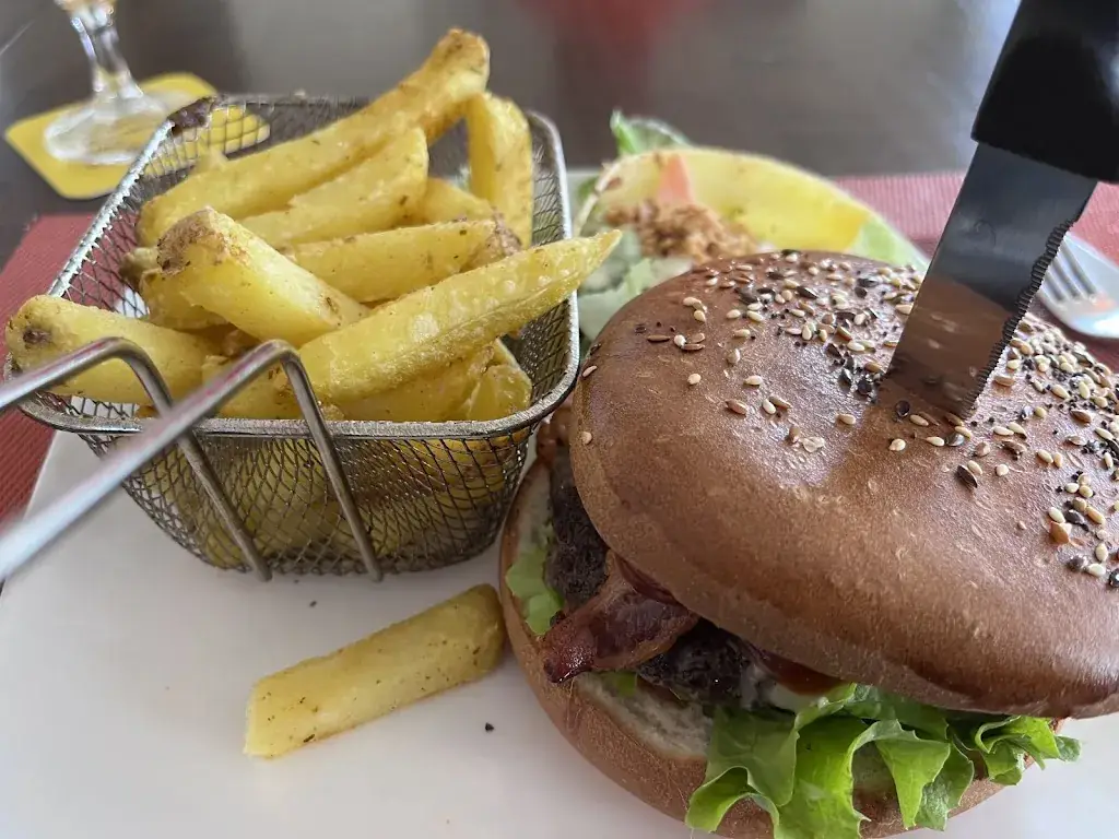 Stanislas Helou_Le Moderne_Bulle_review