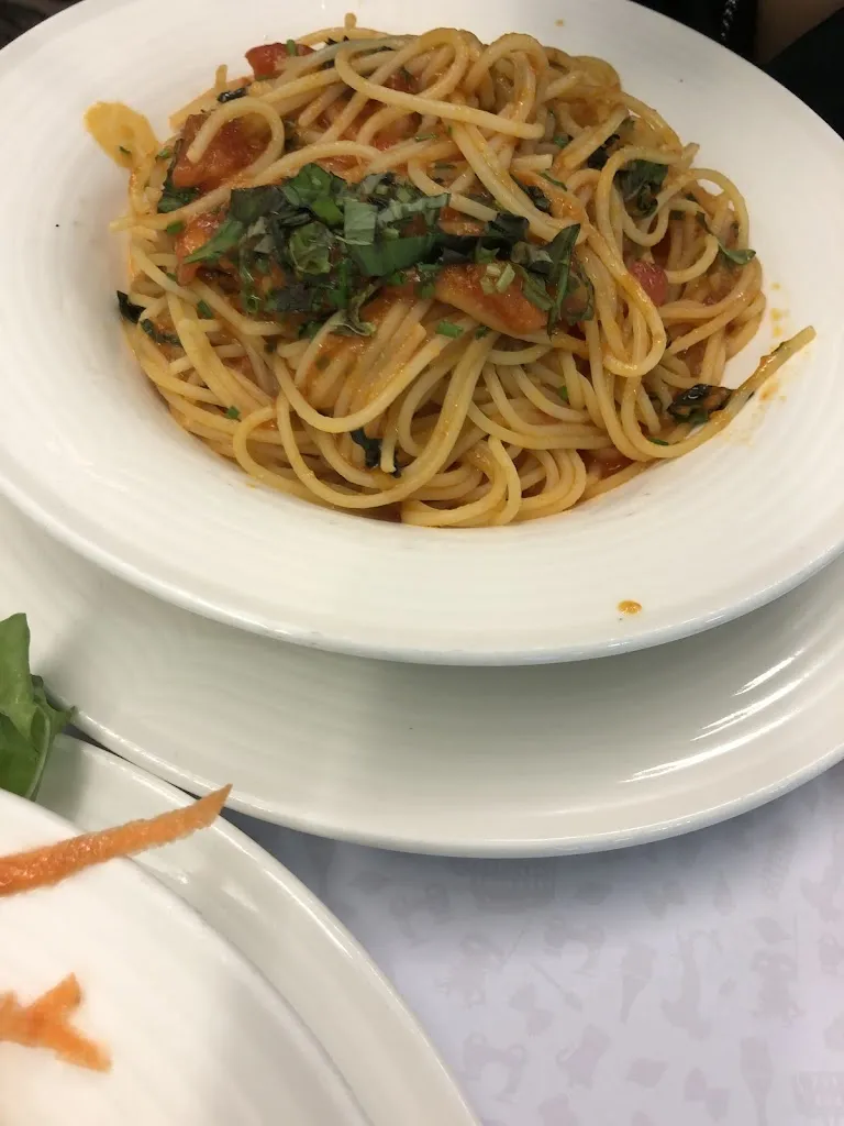 أحمد الرجبي_L'Ostéria_Bulle_review