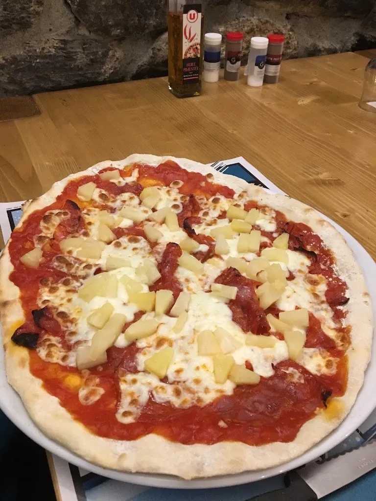 Pizzéria de la Tour Sarrazine_Bozel_slider_image_1