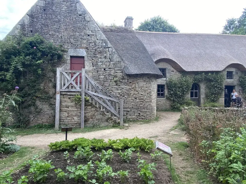 Anntoinette Danskin-Lorrain_Poul-Fetan Village_Quistinic_recensione