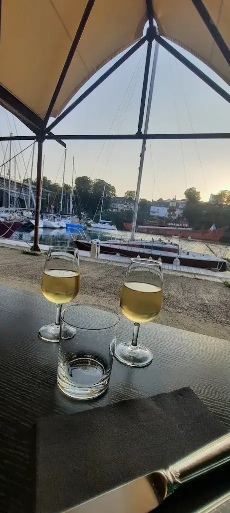 lena boubechiche_L’ Optimist’e_Douarnenez_review