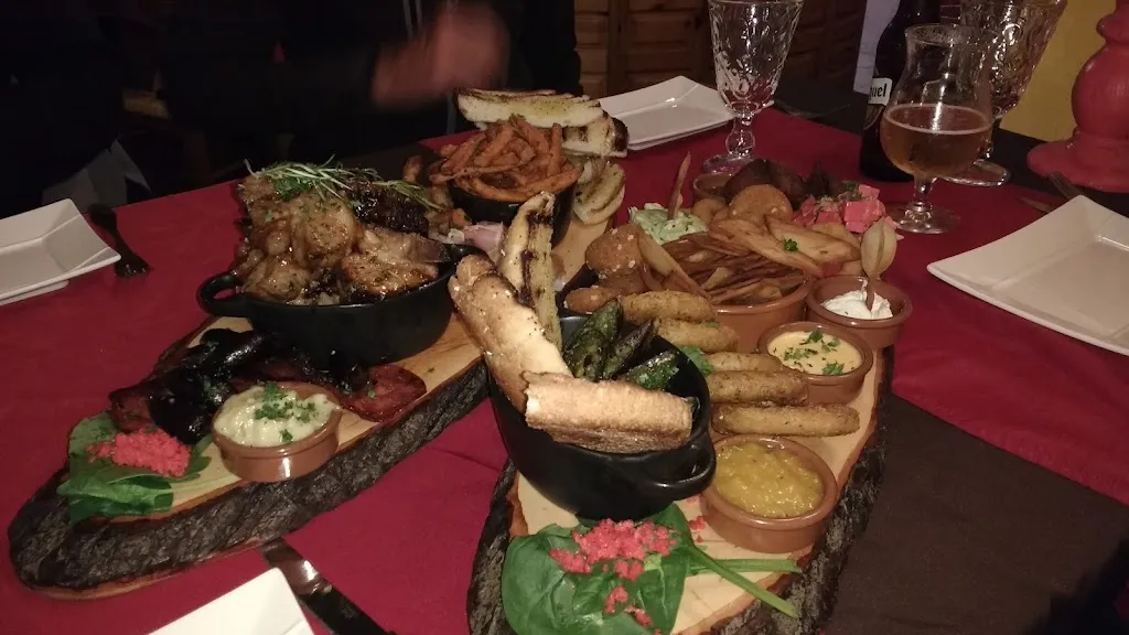 Noel Sharpe_El Pueblo Del Papito_Douarnenez_review