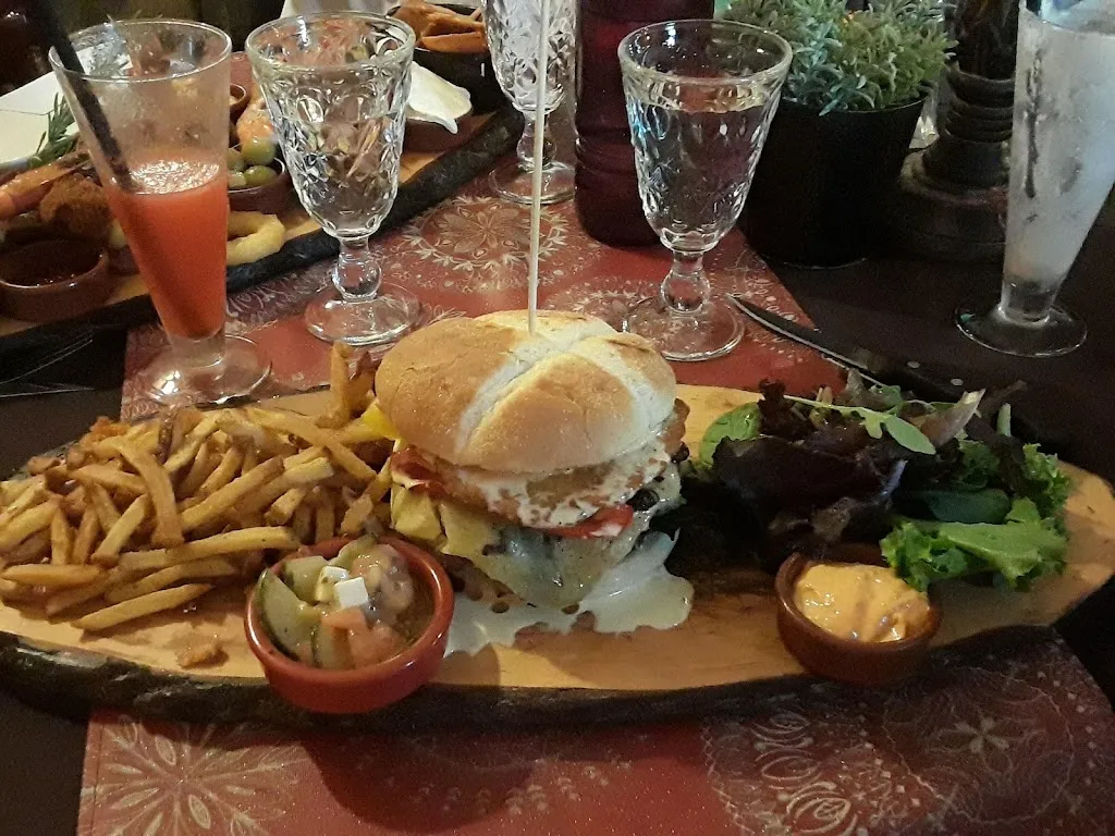 Gabriella Kennedy_El Pueblo Del Papito_Douarnenez_review