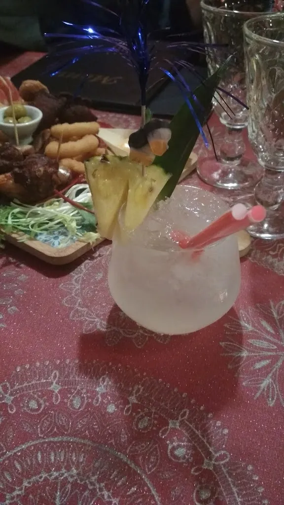 Ольга Ольха_El Pueblo Del Papito_Douarnenez_review