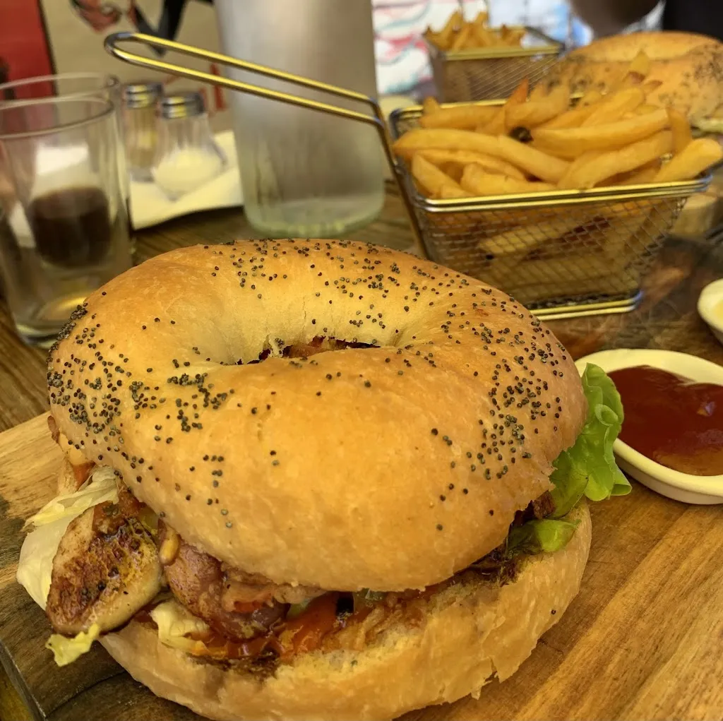 Katrin Becker_Charly Moustache_Douarnenez_review