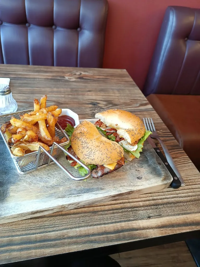 Myriam Vincent_Charly Moustache_Douarnenez_review