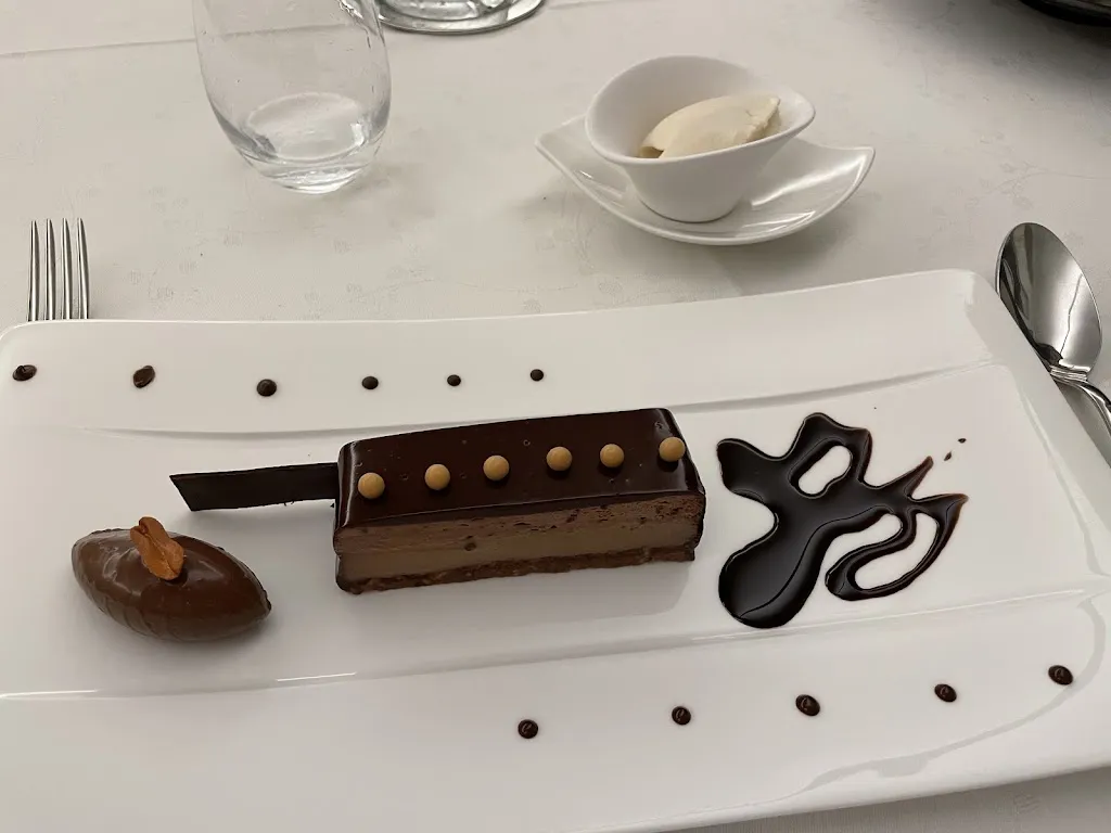 Adriana_L'Insolite_Douarnenez_review