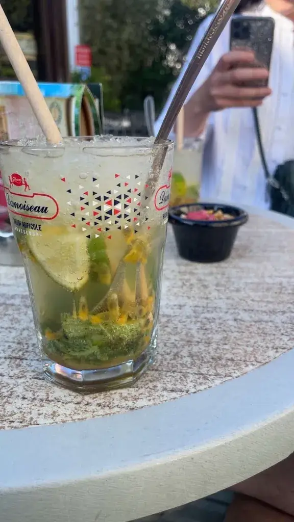 clea riou_LA P'TITE CASE_Douarnenez_review