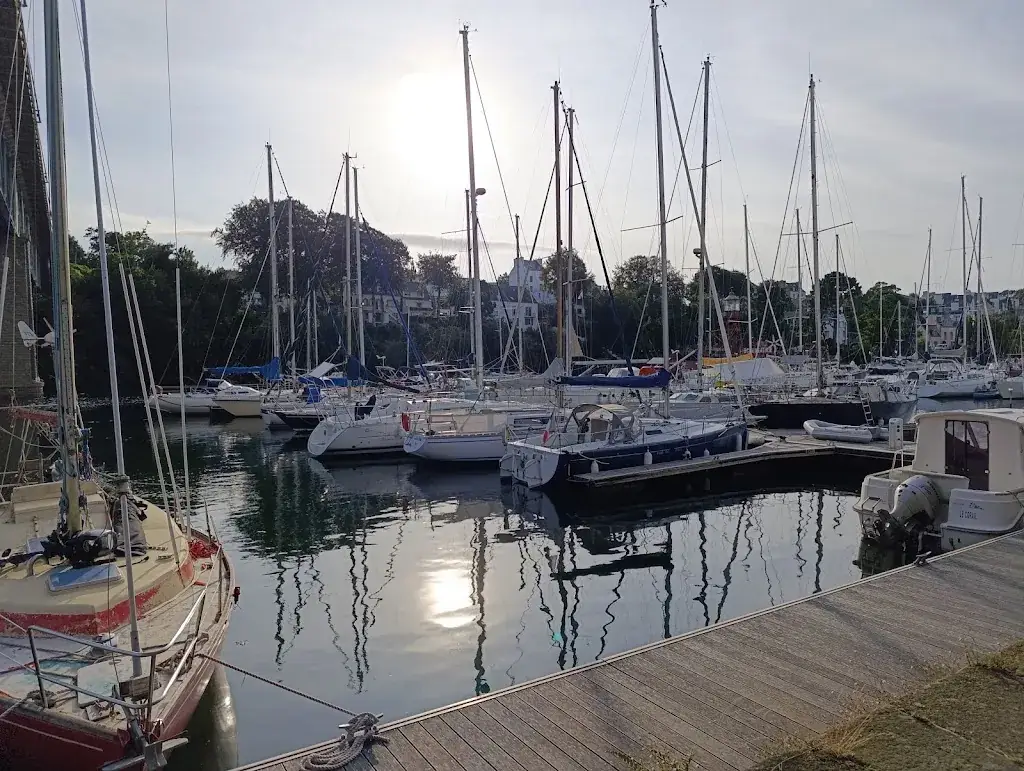 Isabelle KISS_sous l'pont_Douarnenez_review