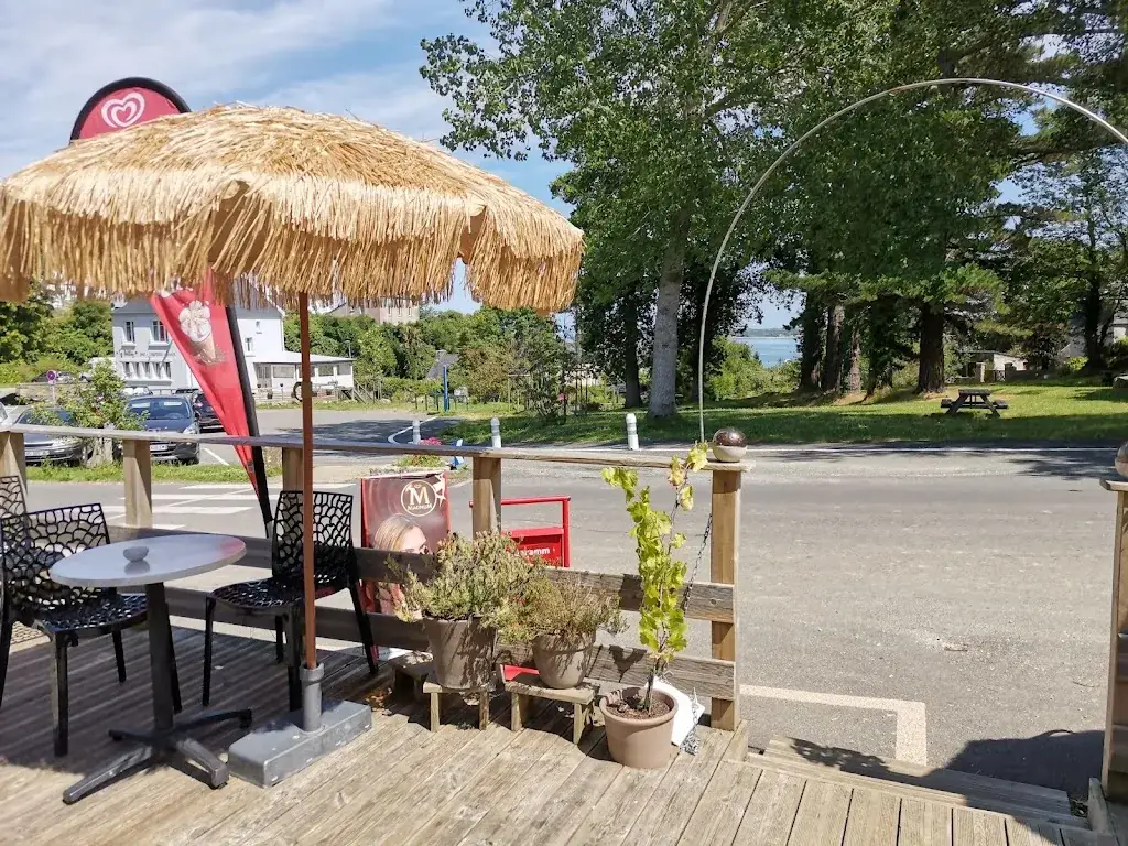 Epicerie Bar Tabac Barr Avel restaurant in Roscanvel