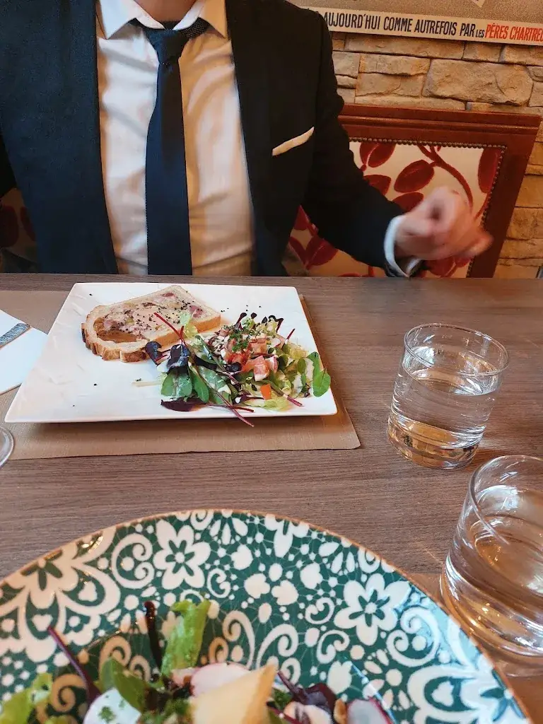 Square Jellyfish_Auberge Le Midi_Saint-Geoirs_review