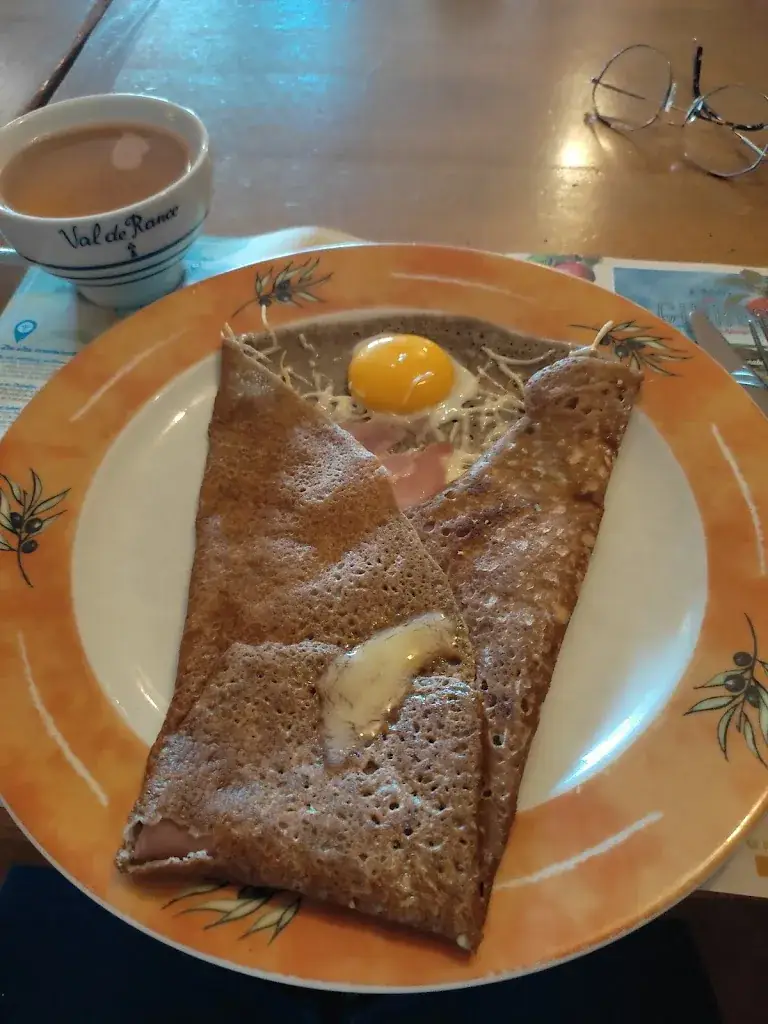 Crêperie Le Pressoir restaurant in Romillé