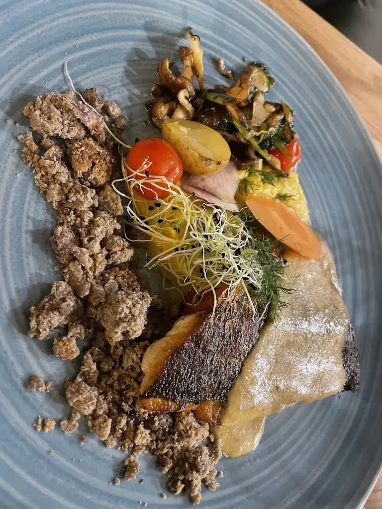 xavier mathieu_Le Local_Roscoff_review