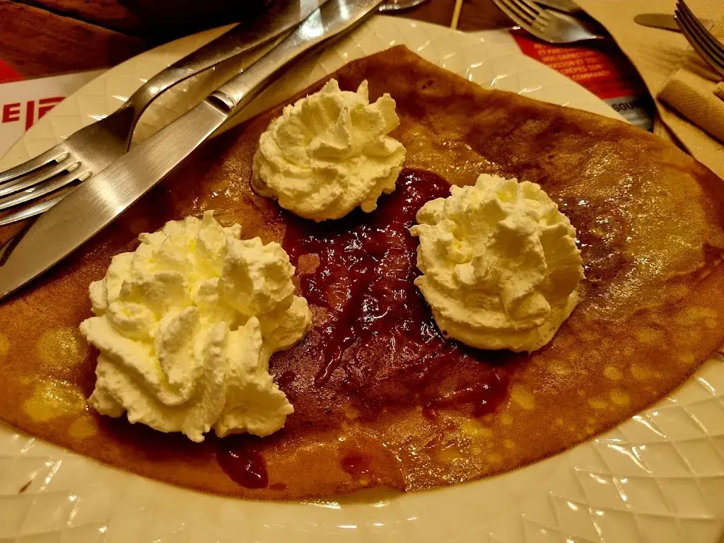 Sehee Jang_Crêperie Le Donjon_Saint-Aubin-du-Cormier_review