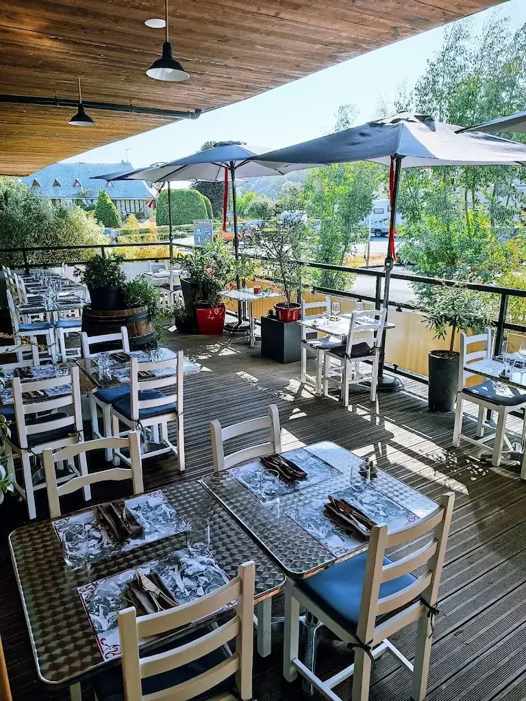 Restaurant Le Point g restaurant in Saint-Broladre