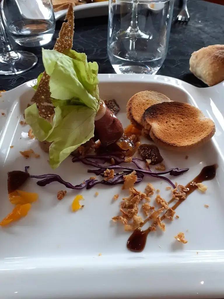 Restaurant Le Point g_Saint-Broladre_slider_image_3