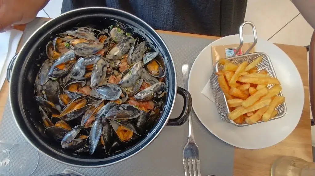 Gui Delamare_Le saint bebar_Saint-Broladre_review