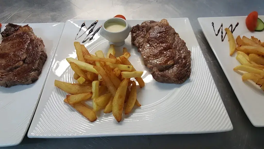 L'Atypique Restaurant_Saint-Siméon-de-Bressieux_slider_image_2