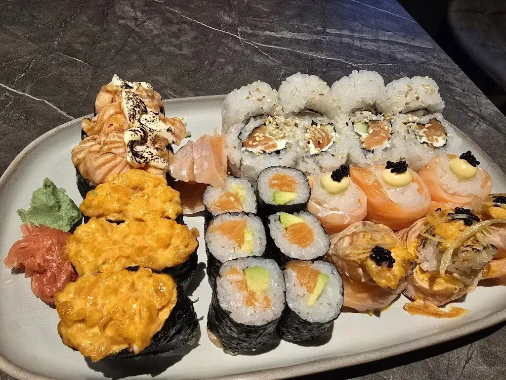 Rukhsaat Meajaun_Seven Lock's Sushi_Mauritius_review
