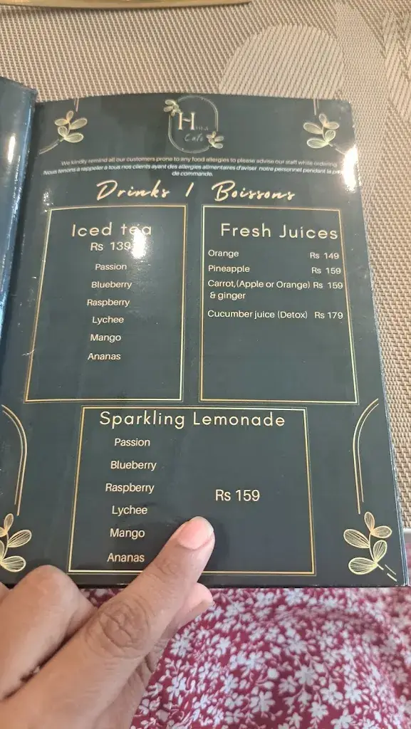 Shellyana Luckeenarain_Hola Cafe_Mauritius_review