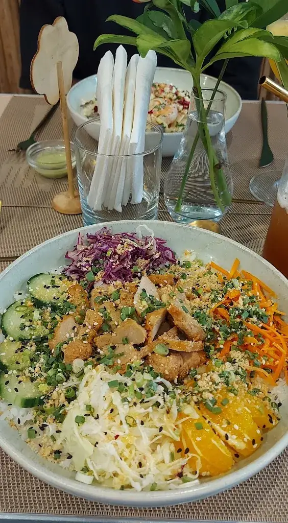 B. Esha Aumjaud_Hola Cafe_Mauritius_review