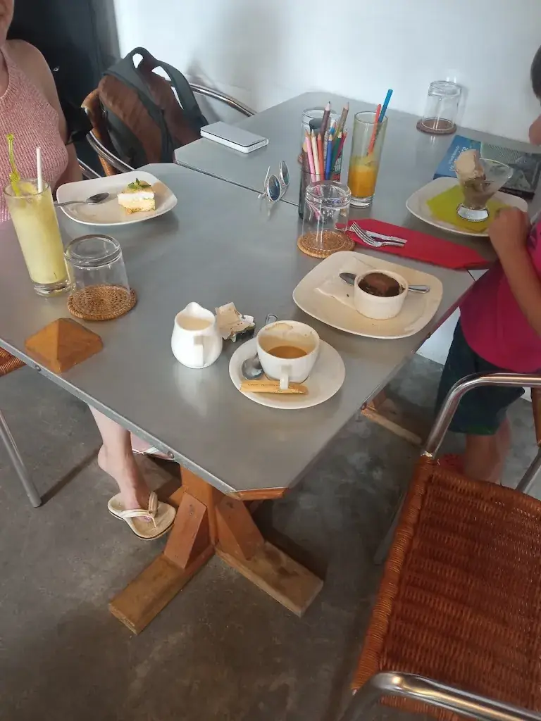 Bartas Taracota_Le café de l’atelier_Mauritius_review