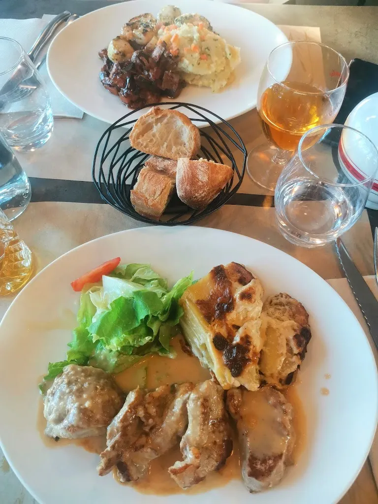 chester_La Casa de Quentin_Pontorson_review