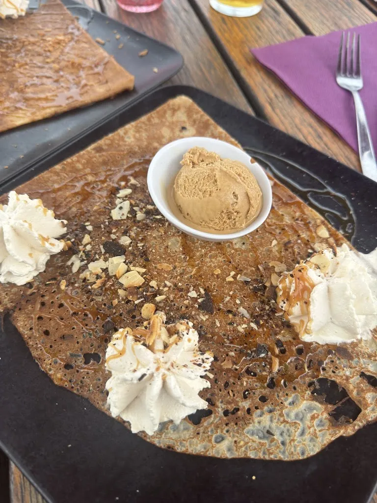 Gabby S_Restaurant de la Galette_Beauvoir_review