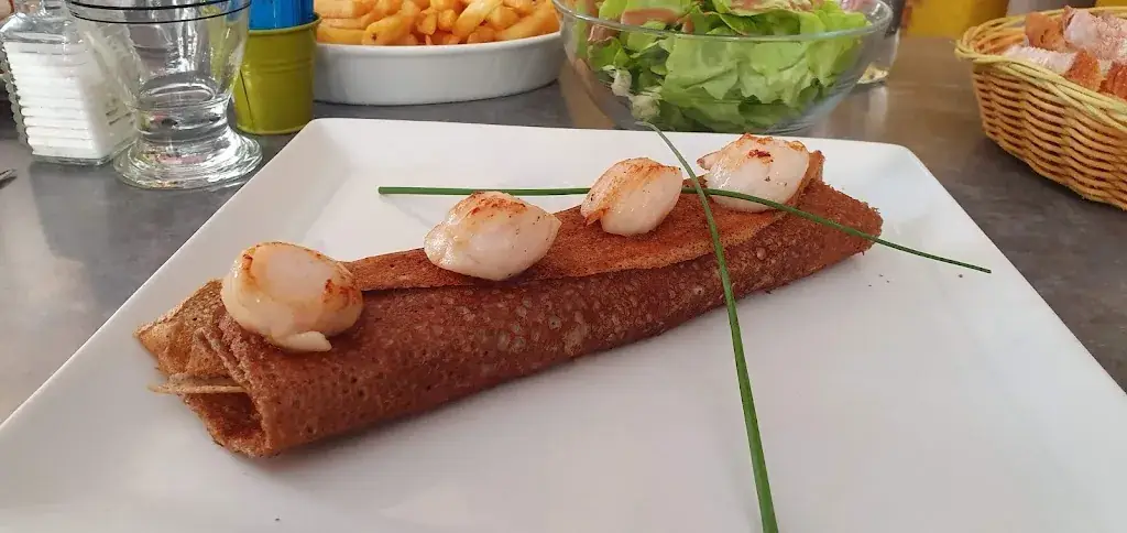 Rhod Porch_Le Grillon, Restaurant, Crêperie, Grill avec Agneau de Pré-salé, produits locaux, Hôtel_Pontorson_review