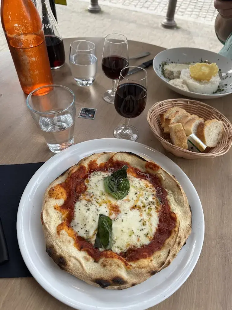 Connie Long_Le Brazza_Pontorson_review