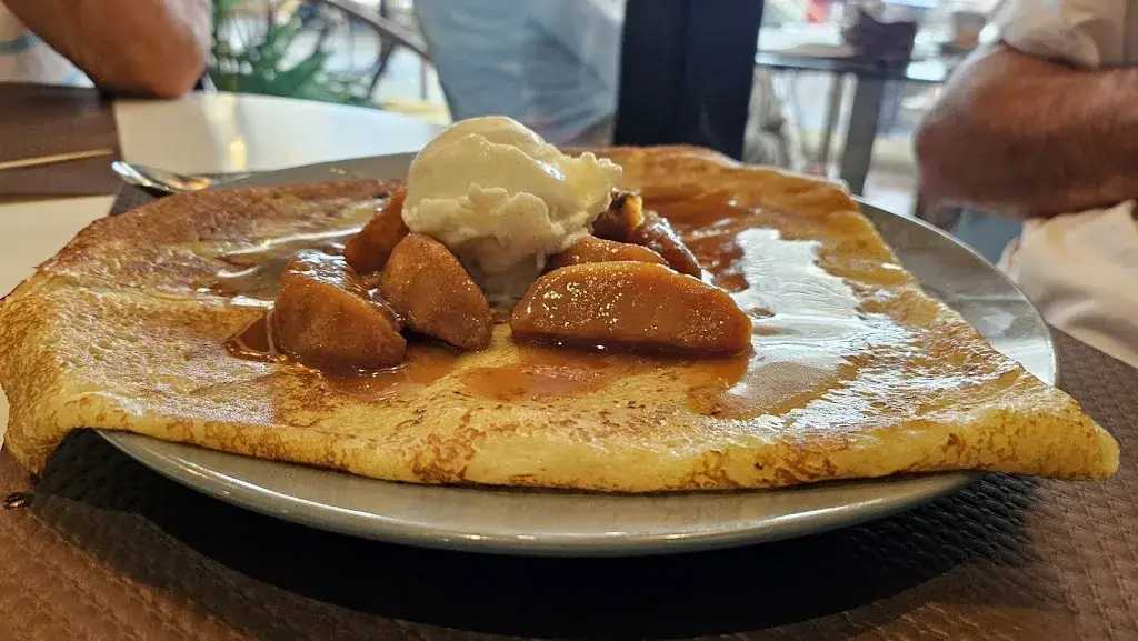 The Caravel Cafe_Saint-Cast-le-Guildo_slider_image_3