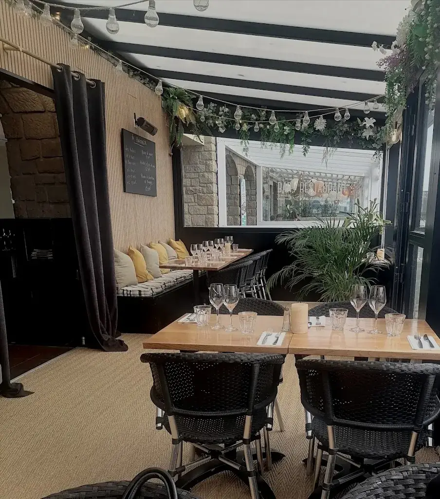 Hello Everybody_Le P’tit Mousse_Saint-Cast-le-Guildo_review