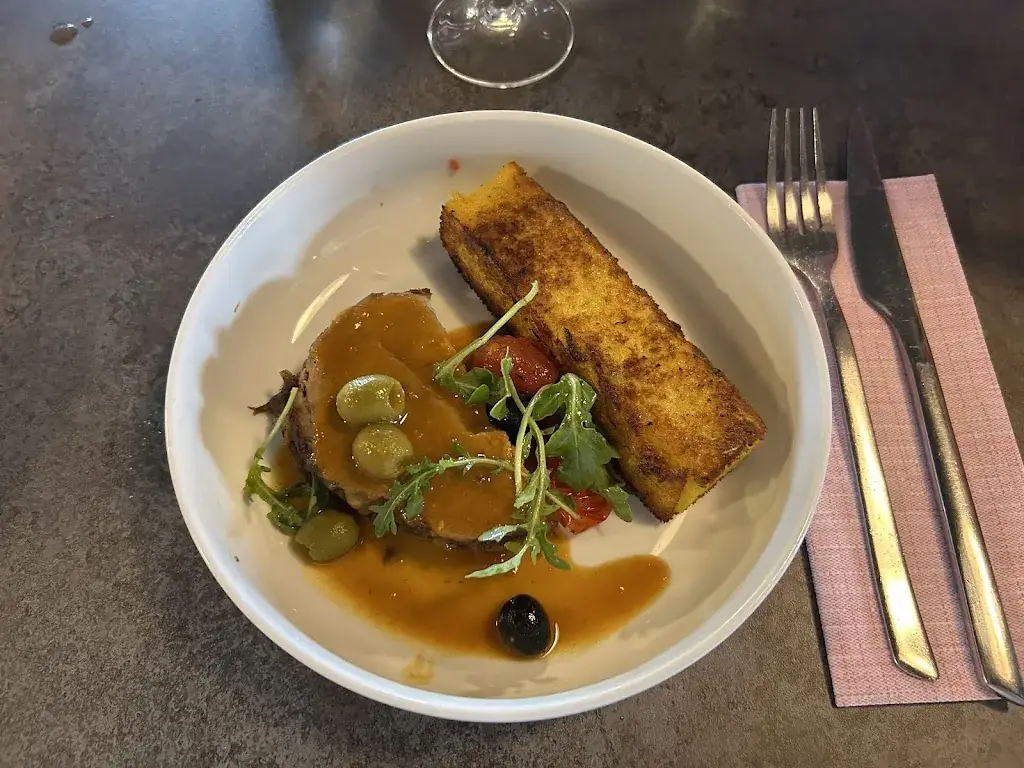 MIDI 12 restaurant in Saint-Germain-Laprade