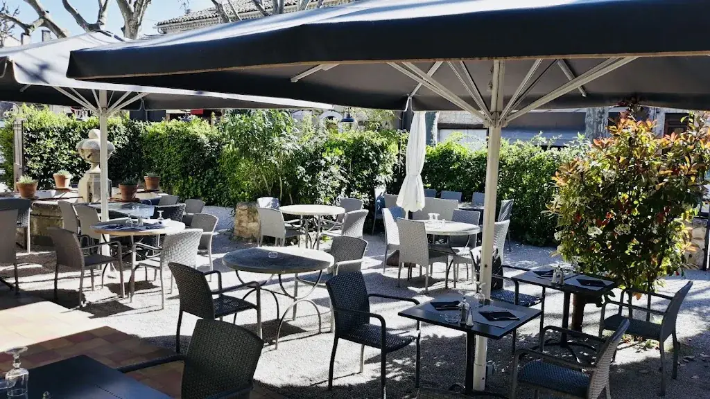 Restaurant Côté Cours St Didier en Provence_Saint-Didier_slider_image_1