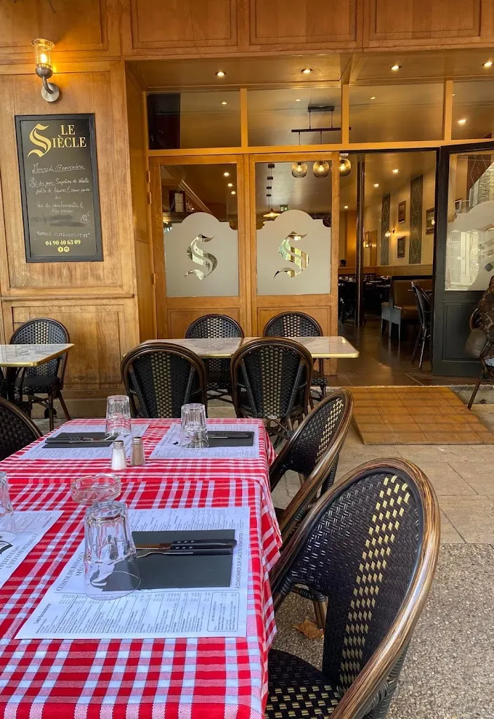 Le Café du Siècle restaurant in Saint-Didier