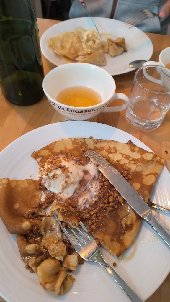 Amélie “Melmelbike” Costeres_Crêperie Bleu Marine_Saint-Brieuc_review