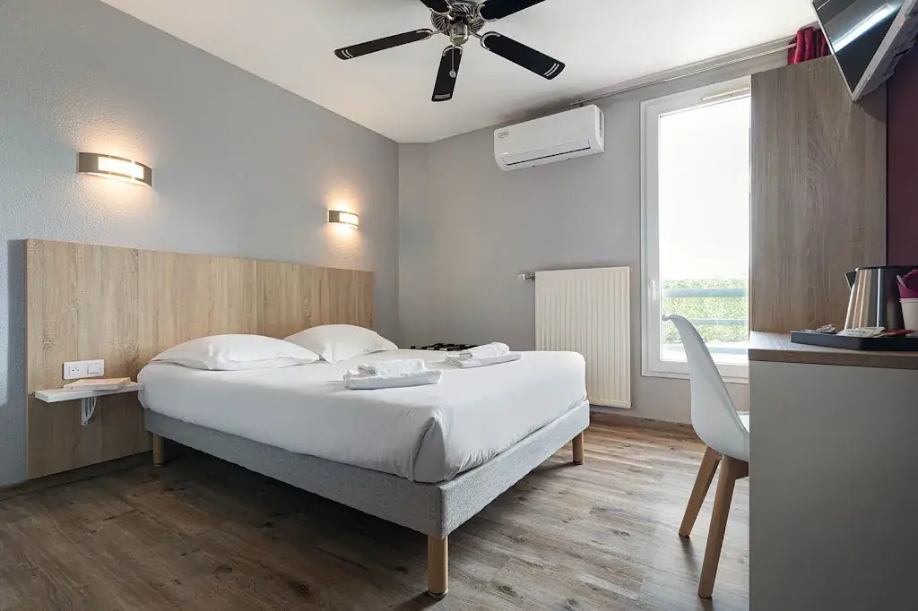 Hôtel Restaurant L'Abri_Blavozy_slider_image_2