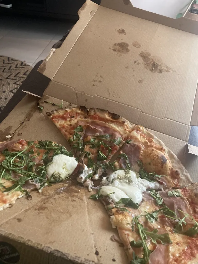 Max_La Piazzetta_Saint-Erblon_review