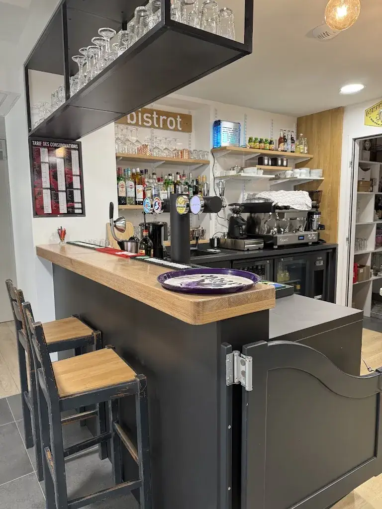 Le P'tit Mic restaurant à Saint-Georges-de-Reintembault