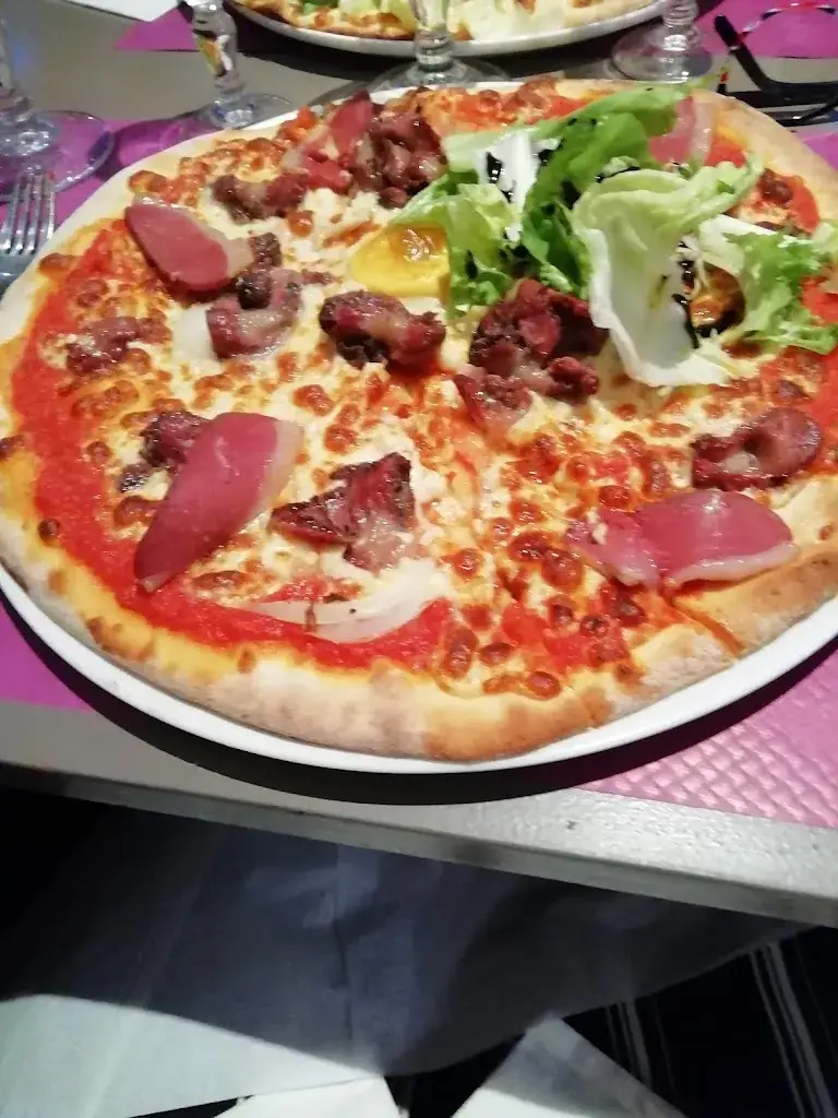 Bar Restaurant De La Tour restaurante en Saint-Germain-en-Coglès