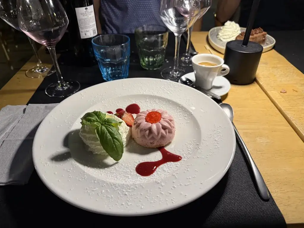 Amy Villeneuve_Le Terminus_Marseille_review