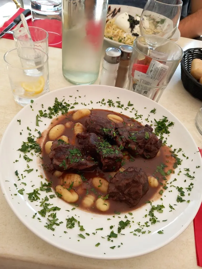 Ludivine Eymard_Brasserie Le Village_Marseille_review