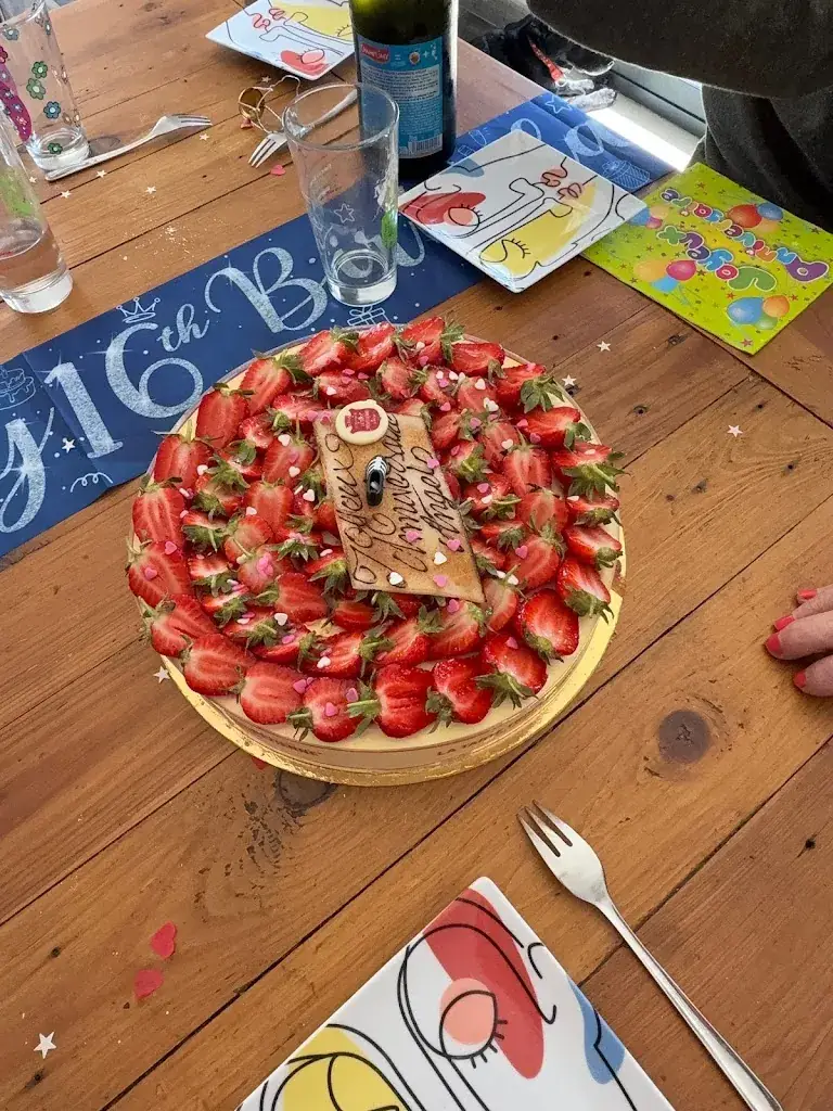 Audrey Lanna_La Tarte Tropézienne Pâtisserie Viennoiserie Sandwicherie Pain_Marseille_review