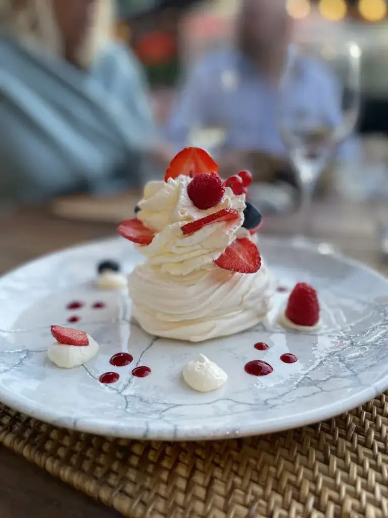 Christine Bayliss_LE RUSTY_Saint-Briac-sur-Mer_review