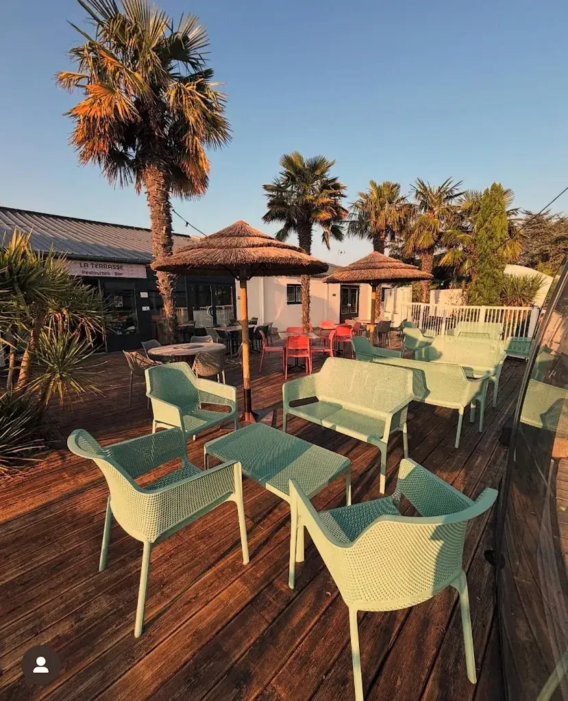 La Terrasse - Restaurant/Snack/Bar - Camping Émeraude restaurant in Saint-Briac-sur-Mer