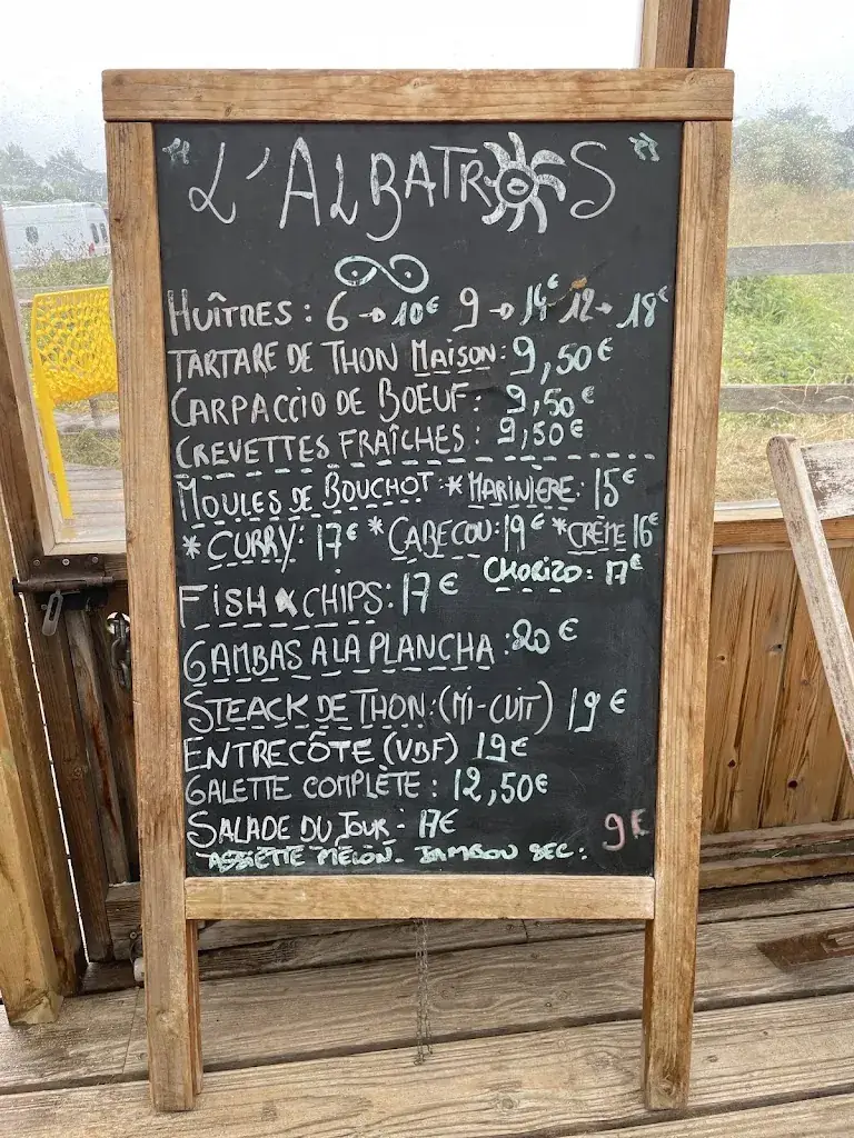 Sandra Jallu_L'ALBATROS_Saint-Briac-sur-Mer_review