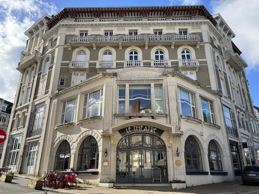 Le théatre_Saint-Lunaire_slider_image_3