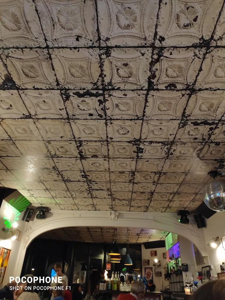 Le Paparazzi Sarl restaurant in Saint-Lunaire